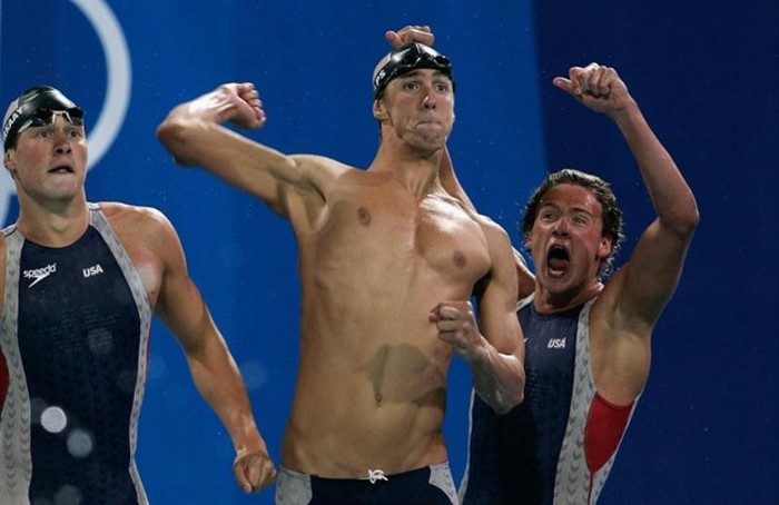 Phelps cùng với Ryan Lochte và Peter Vanderkaay giành Vàng ở nội dung 4x200m tiếp sức tự do cũng tại Athens.